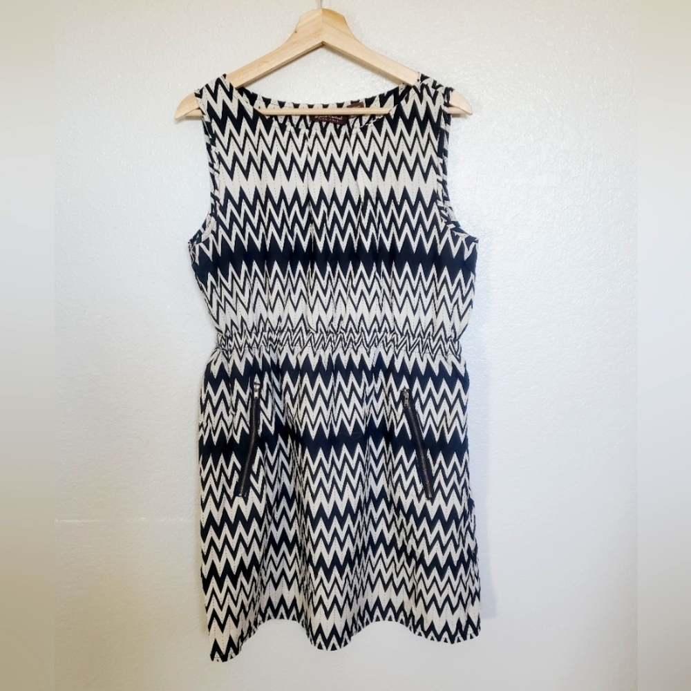 💚5/$25 Speed Control Chevron Print Elastic Waist Sleeveless Dress Size Large